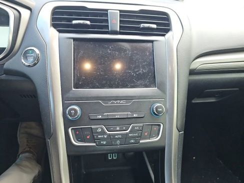 Used 2019 Ford Fusion SE AWD/4WD image 19