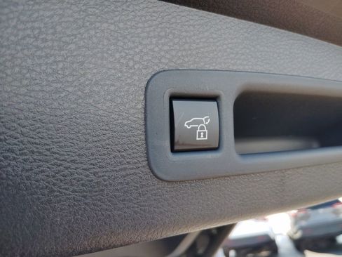 New 2026 Toyota Sienna Platinum image 13