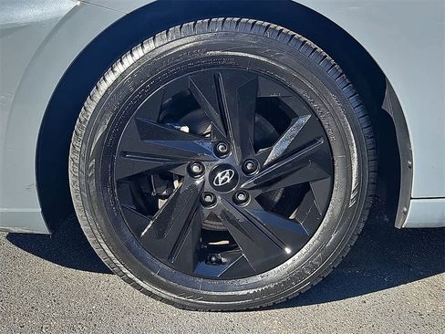 Used 2021 Hyundai Elantra SEL image 5