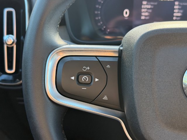 Certified 2025 Volvo XC40 B5 Ultra AWD/4WD image 31