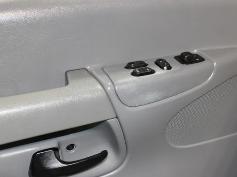 Used 2008 Ford E-350 and Econoline 350 XL RWD image 9