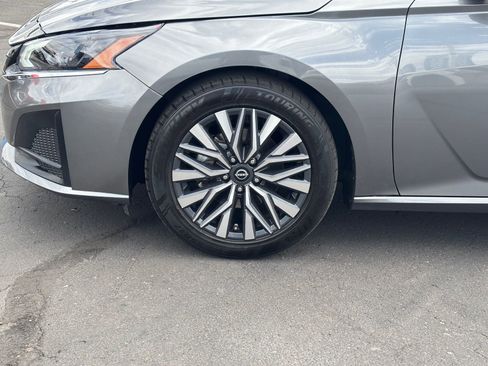 Used 2024 Nissan Altima 2.5 SV image 11