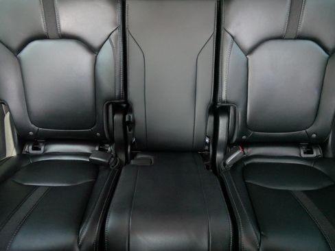 Used 2025 Honda Pilot EX-L image 13
