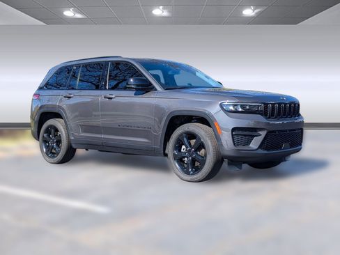 Used 2023 Jeep Grand Cherokee Altitude image 7