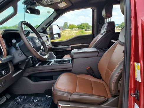 Certified 2025 Ford F250 King Ranch AWD/4WD image 4