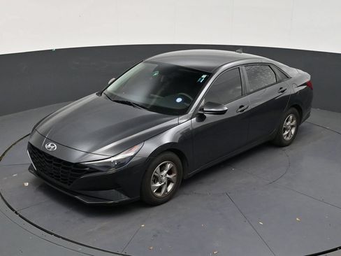 Used 2021 Hyundai Elantra SE FWD image 11