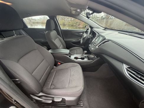 Used 2018 Chevrolet Malibu LT image 11