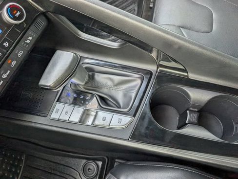 Used 2023 Hyundai Elantra Limited FWD image 18