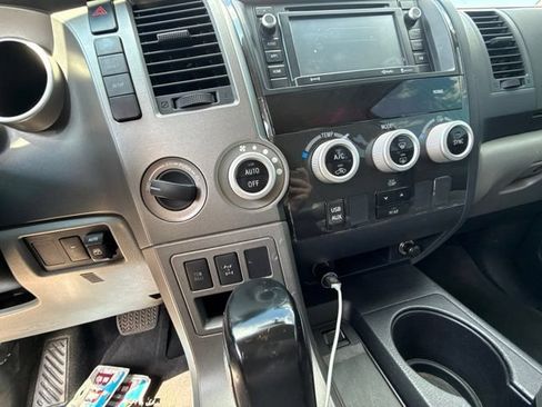 Used 2017 Toyota Sequoia SR5 AWD/4WD image 51