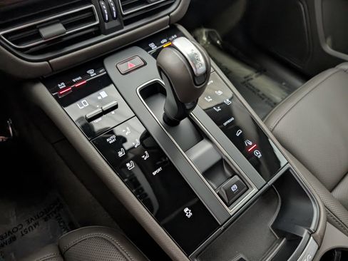 Used 2025 Porsche Macan image 39