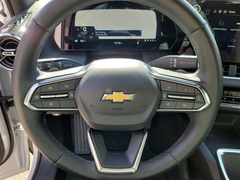 Used 2025 Chevrolet Equinox LT image 17