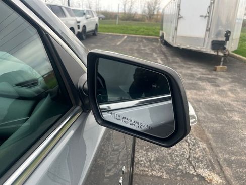 Used 2023 Chevrolet Traverse LT image 34