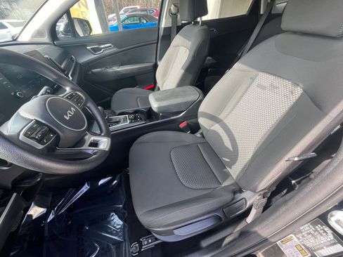 Used 2025 Kia Sportage LX image 30