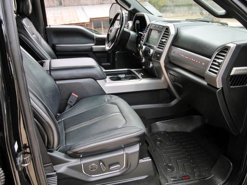 Used 2017 Ford F250 Platinum w/ Platinum Ultimate Package image 44