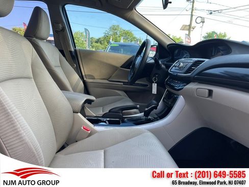 Used 2017 Honda Accord LX image 37
