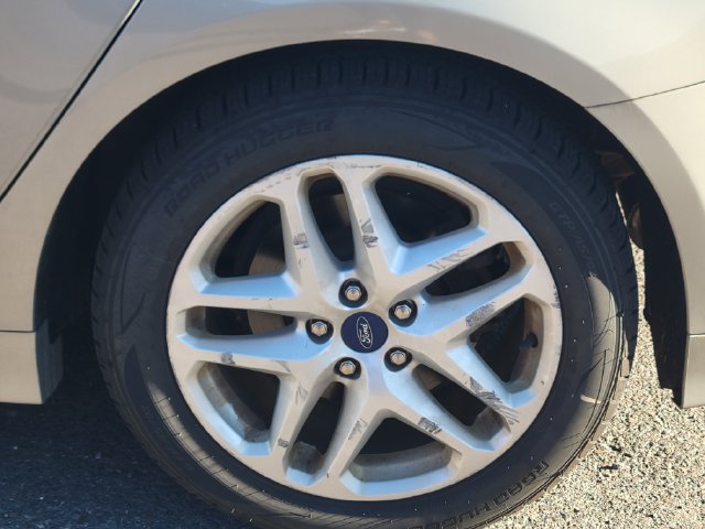 Used 2015 Ford Fusion SE FWD image 13