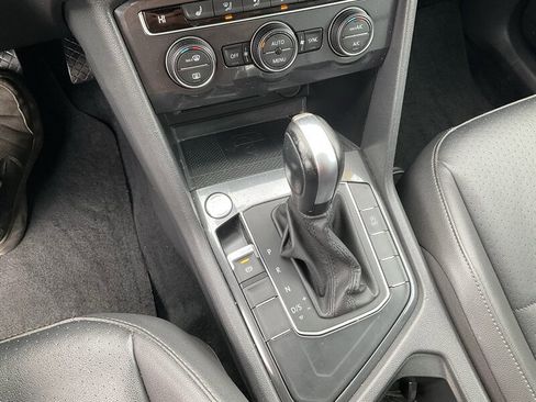 Used 2020 Volkswagen Tiguan SE w/ Panoramic Sunroof Package image 39