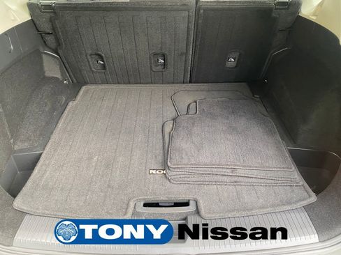 Used 2023 Nissan Rogue SV FWD image 11