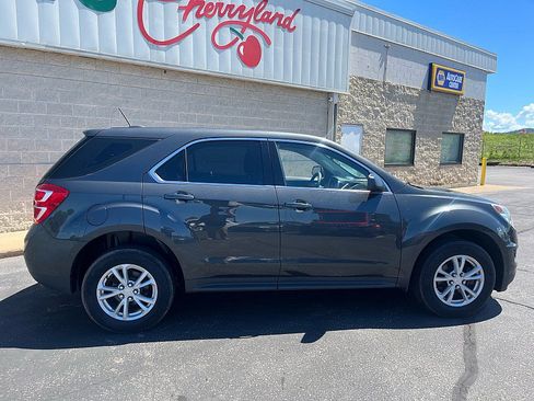 Used 2017 Chevrolet Equinox LS AWD/4WD image 8