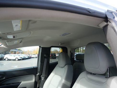 Used 2016 GMC Canyon W/T image 11