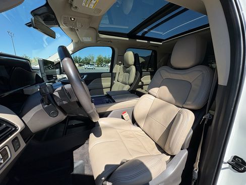 Used 2023 Lincoln Navigator Reserve AWD/4WD image 16