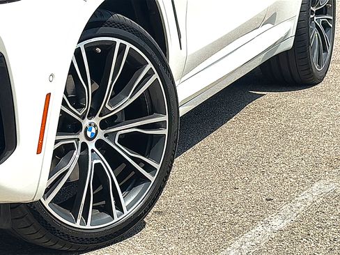 Used 2024 BMW X4 xDrive30i w/ Premium Package AWD/4WD image 3