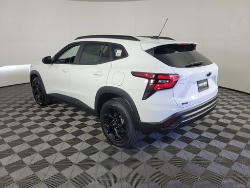 New 2026 Chevrolet Trax LT w/ Midnight Edition image 6