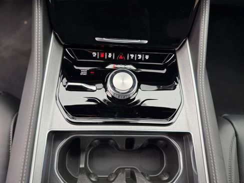 New 2026 Jeep Grand Wagoneer 4WD image 17