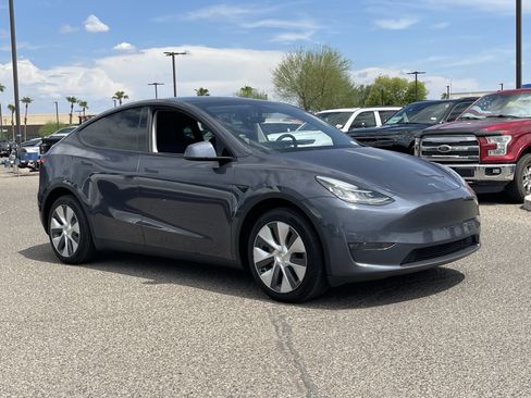 Used 2023 Tesla Model Y Long Range AWD/4WD image 7