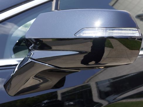 Used 2025 Cadillac XT5 Premium Luxury w/ Technology Package image 19