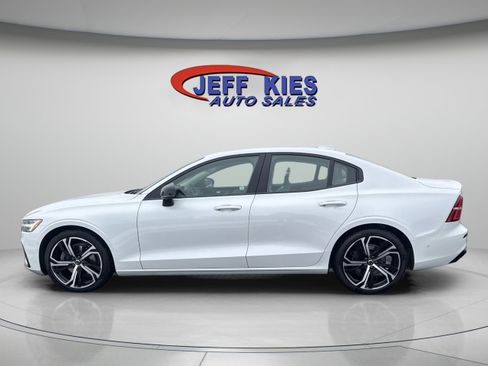 Used 2023 Volvo S60 B5 Plus image 8