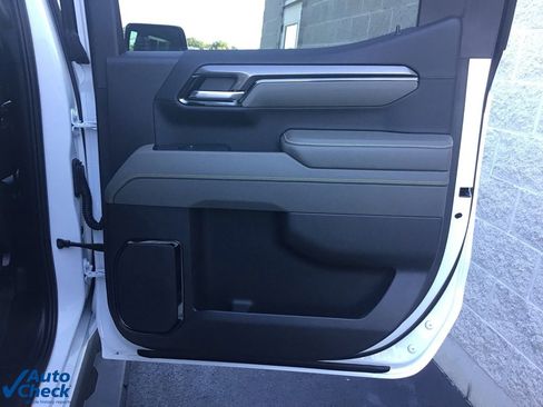 Used 2025 Chevrolet Silverado 1500 ZR2 w/ Technology Package image 20