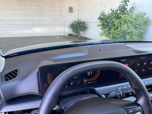 Used 2025 Kia K4 LXS image 34