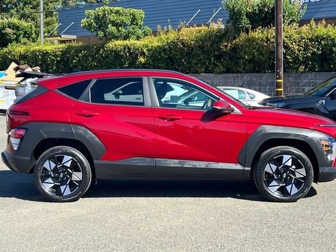 Used 2024 Hyundai Kona SEL AWD/4WD image 3