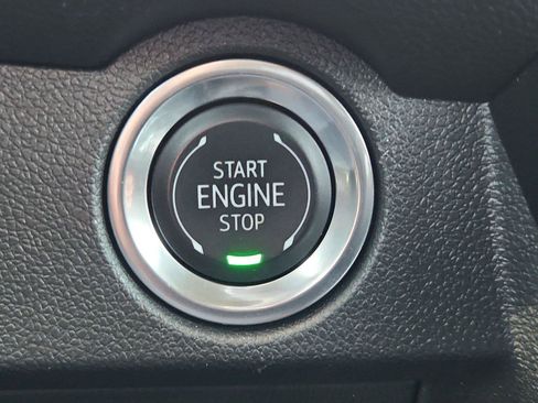 Used 2024 Chevrolet Traverse RS FWD image 16