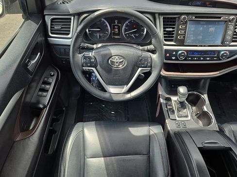 Used 2016 Toyota Highlander XLE AWD/4WD image 12