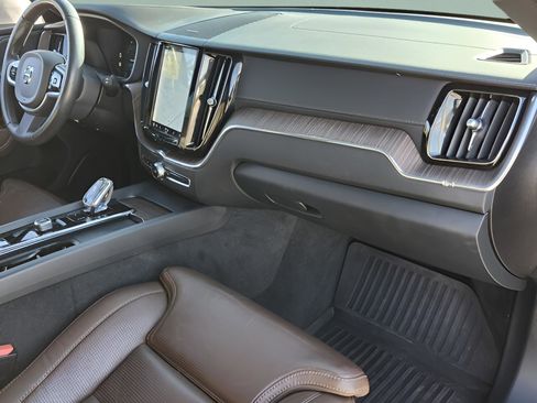 Used 2022 Volvo XC60 B6 Inscription w/ Advanced Package image 15