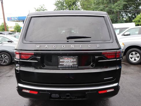 Used 2024 Jeep Wagoneer L Series II w/ Flexible Seating Group AWD/4WD image 4