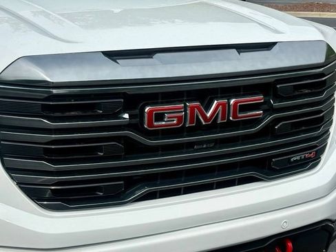 Used 2024 GMC Sierra 1500 AT4 w/ Technology Package AWD/4WD image 14