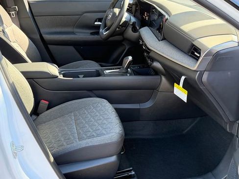 New 2026 Nissan Kicks SV w/ SV Premium Package FWD image 25