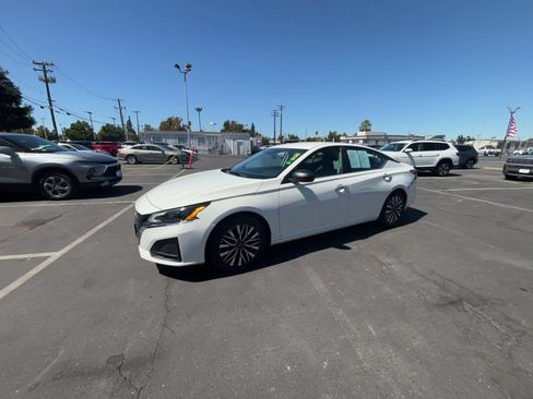 Used 2025 Nissan Altima 2.5 SV FWD image 7