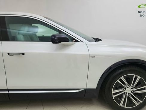 Used 2024 Cadillac Lyriq Luxury w/ LPO, Floor Liner Package AWD/4WD image 10
