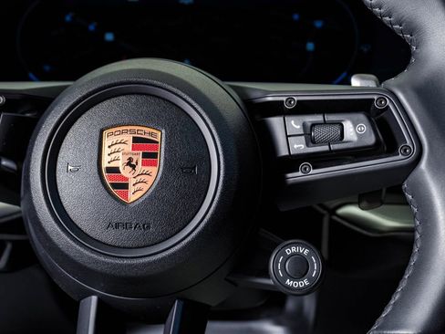 Certified 2025 Porsche Cayenne Coupe image 19