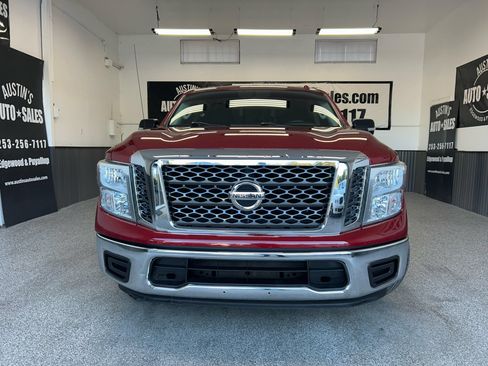 Used 2017 Nissan Titan SV RWD image 2