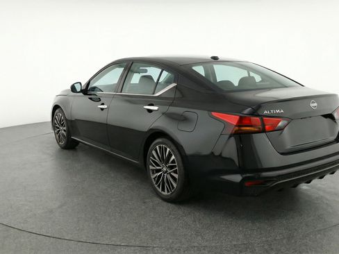 Used 2025 Nissan Altima 2.5 SV FWD image 6