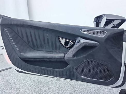 Used 2019 Lamborghini Huracan Performante image 16