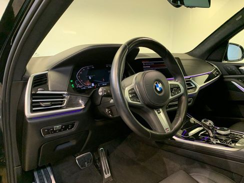 Used 2022 BMW X7 xDrive40i w/ M Sport Package AWD/4WD image 16