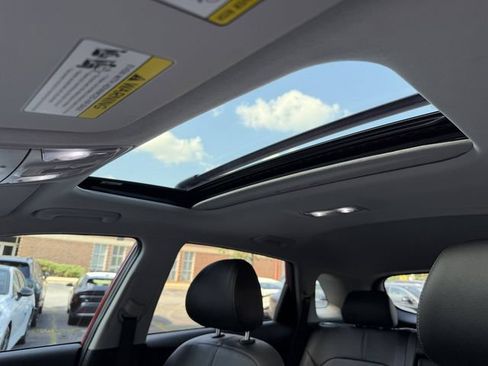 Certified 2022 Kia Niro EX Premium FWD image 25