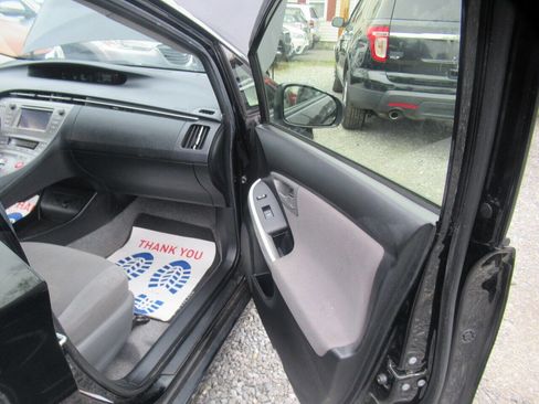 Used 2014 Toyota Prius Two image 30