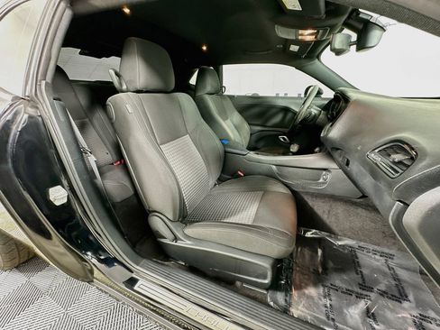 Used 2018 Dodge Challenger SXT RWD image 33